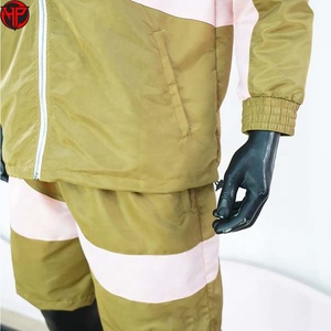 ชุดวอร์มไนลอนแบบมีซิปพร้อมฮู้ดและกางเกงขาสั้น ชุดวอร์มผ้ากันลมแบบเรียบ ชุดวอร์มผู้ชาย - Product Image 3