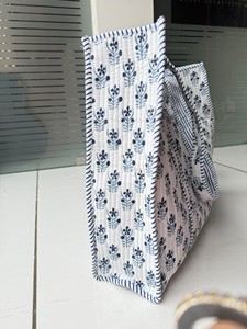 Bolsa de Compras de Playa Ligera de Algodón Floral Ecológica, Bolsa de Mano Acolchada con Estampado Artesanal y Práctico Bolsillo Interior - Product Image 3