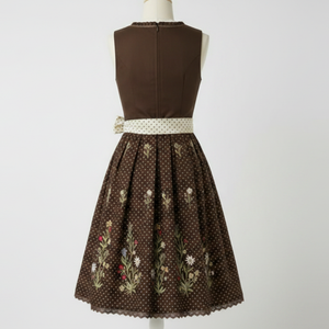 Robe Dirndl Haute Performance pour Femme en Tissu Respirant avec Broderie Allemande, Longueur Genou, Sans Manches, Imprimée sur Mesure - Product Image 2