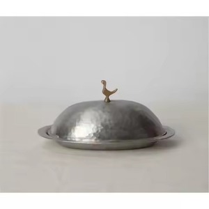 Mantequillera metálica con tapa para servir en la mesa de la cocina o comedor. - Product Image 3