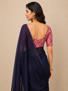 Sari élégant bleu marine en rayonne crêpe avec chemisier floral rose pour femme, idéal pour les occasions de fête, longueur ras du sol, coupe classique, style Bollywood, infroissable - Product Image 3