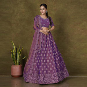 ชุดมอส เลเฮนกา โจลี พร้อมผ้าคลุมไหล่ปักลายดอกไม้ประดับเลื่อมทั่วทั้งผืน ดีไซน์หรูหรา เหมาะสำหรับงานเลี้ยงและงานเฉลิมฉลองสำหรับผู้หญิง - Product Image 1