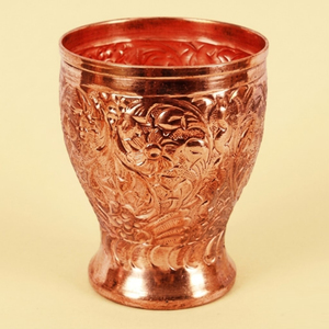 Gobelet artisanal en cuivre pur avec motif floral en relief – Bénéfices ayurvédiques prémium pour la santé – Tasse en cuivre pour boire - Product Image 1