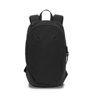 Mochila Minimalista Ligera, Unisex, Multifuncional, con Cierre de Cremallera, Negra, Hecha en Vietnam - Product Image 1