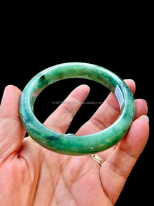 กำไลเรซิ่นคลาสสิกที่มีสีเขียวมุกและเพชรสไตล์ทางศาสนาสำหรับวันครบรอบแต่งงานหรือของขวัญ - Product Image 4