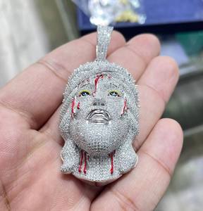 Pendentif Visage de Christ en Argent 925 avec Moissanite Micro-Pavée, Breloque Religieuse Unisexe, Bijou Thème Chrétien - Product Image 1