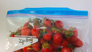 Fuerte bolsa de alimentos con doble cremallera que ofrece resistencia a las fugas y fácil sellado para aplicaciones de catering y venta al por menor - Product Image 3