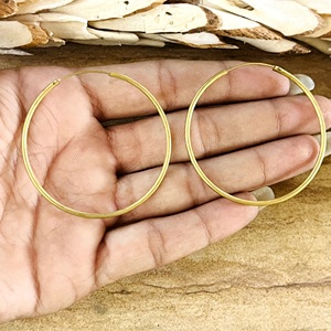 Nouvelles Boucles d'Oreilles Créoles Minimalistes Rondes 2026, Simples en Laiton Plaqué Or 18 carats pour Femme, Gouttes Géométriques Circulaires Modernes, Vente en Gros OEM - Product Image 4