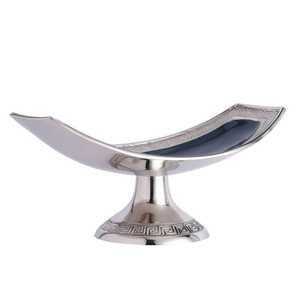 Bol en métal doré et argenté en forme de feuille avec finition polie, plat de service élégant pour présentation de nourriture lors de fêtes, 14x7.4x6.2 pouces - Product Image 3