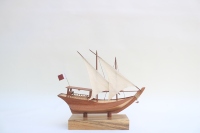 Bateau rapide artisanal modèle Dhow en bois de haute qualité, sculpté, sur pieds, fabrication Gia Nhien, faible MOQ, conception personnalisée Feng