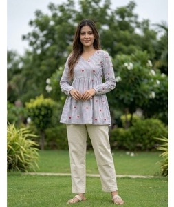 Última Colección de Verano, Conjunto de Dos Piezas en Algodón con Bordado para un Ajuste Cómodo para Uso Diario y de Oficina para Mujer - Product Image 1