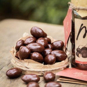 Dragee de Almendras con Naranja y Canela, Chocolate Semidulce en Cajas de Chocolate Personalizadas para Sets de Regalo Corporativos - Product Image 5