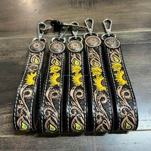 Venta caliente diseño de hoja de girasol cuero mecanizado a mano con correa de pulsera de Concho de Metal regalo promocional llavero de cuero genuino - Product Image 6