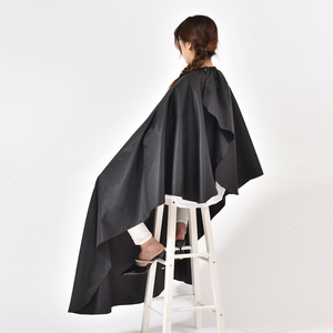 Cape de Salon Noire Personnalisée avec Logo, en Polyester, pour Barbier, Tablier Professionnel pour la Coupe de Cheveux, Vente en Gros - Product Image 4