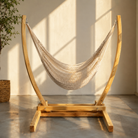 Support de hamac en bois avec hamac en macramé beige pour usage extérieur, design rustique, construction durable