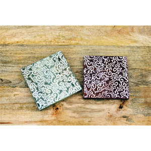 Juego de Posavasos Cuadrados de Madera Hechos a Mano al por Mayor |   Posavasos Vintage con Diseño Floral Tallado |   Posavasos de Madera de Mango para Tazas de Té y Café, Decoración para el Hogar - Product Image 1