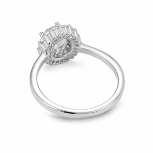 Anillo de Compromiso de Diamantes de Corte Ovalado en Oro Blanco para Mujer, con Engaste Pavé, Diseño Clásico con Forma de Flor - Product Image 5