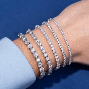 กำไลข้อมือ AMBER JEWELS รุ่นคลาสสิก ทองคำแท้ 14K ทรงบริลเลียนท์คัท ประดับเพชรไมโคร น้ำหนัก 17 กรัม รับรองโดย IGI หรูหรา ทันสมัย เหมาะสำหรับทั้งชายและหญิง - Product Image 2