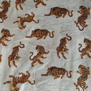 Tela de Algodón Cambray Estampada a Bloques 60x60, Tela de Algodón con Estampado Tradicional Jaipuri - Product Image 1