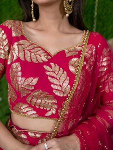Ensemble Lehenga Choli en Georgette Rose Brodé de Feuilles, Robe Deux Pièces avec Dupatta, Tenue de Mariage et de Fête - Product Image 3
