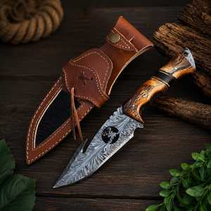 Couteau de chasse en acier de Damas, lame à pointe tombante avec manche en bois pour usage extérieur - Product Image 2