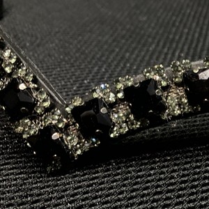 Cabezalera de Cuero de Lujo con Cristales Chaton Negros Cuadrados en Forma de V para Caballo, Arnés de Doma Ecuestre Personalizado, Venta al por Mayor OEM - Product Image 1