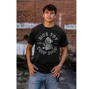Camiseta gráfica de Sid's Toy Chop Shop |   Camiseta aterciopelante con diseño de muñeca de terror inspirada en el horror para hombres y mujeres - Product Image 4