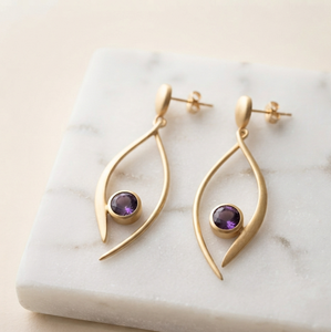 Boucles d'oreilles pendantes en améthyste plaquées or en forme de goutte d'eau avec tige incurvée pour femme, bijoux cadeau - Product Image 1