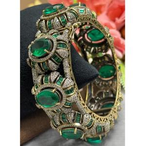 Bracelet en moissanite Kundan de qualité supérieure, finition or époustouflante, pour mariage et fiançailles, collection pour occasions spéciales, pour femmes. - Product Image 1