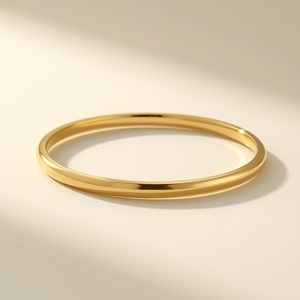 Bracelet jonc fin et lisse en or jaune massif 14 carats, élégant, minimaliste, classique, empilable, bijoux fins - Product Image 5