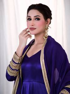 Ensemble Anarkali de créateur avec pantalon et dupatta en soie lourde brodée de sequins, résistant au rétrécissement, pour l'exportation en gros - Product Image 4