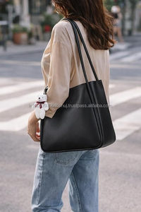 Sac fourre-tout décontracté en cuir véritable noir pour femme avec bandoulière, fermeture à fermoirs, grande capacité, style simple, pour usage quotidien, tissé - Product Image 3