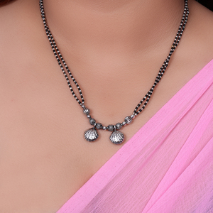 Collier en argent sterling avec pendentif en coquille de perle naturelle, collier à la mode pour femmes, design classique et unique, cadeaux de fiançailles, de mariage et d'anniversaire - Product Image 3