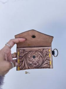 Nouvelle vente flash : porte-monnaie en cuir occidental de petite taille, sculpté à la main, élégant et multi-usages, pour unisexe - Product Image 5
