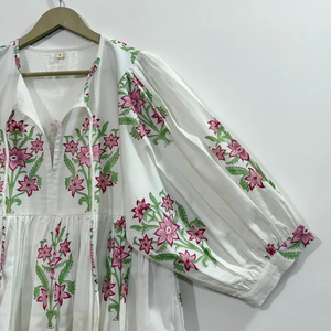 Tunique bohème formelle en coton 100% naturel, imprimée à la main, faite à la main, écologique, lavable, col en V, manches 3/4, ourlet à volants en dentelle - Product Image 3