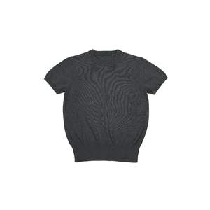 ODM OEM Pull fin à la mode pour femmes, manches courtes régulières, col rond en tricot avec logo sur le devant pour la saison d'automne - Product Image 1