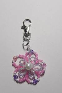 Porte-clés brodé artistique perlé, fait main, décoratif, avec un design élégant de perles pour sacs, sacs à main, sacs à dos et autres accessoires. - Product Image 4