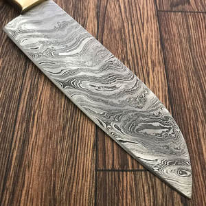 Couteau de chef professionnel de haute qualité en acier Damas, pour droitier, avec étui en cuir, manche ergonomique en bois durable, fait main - Product Image 3