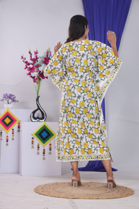 Vestido Kaftán de Algodón 100% con Estampado Floral Amarillo, Corte Regular para Mujer, Largo hasta la Rodilla, Manga Corta, Cuello en V, Transpirable, Formal para Invierno - Product Image 2