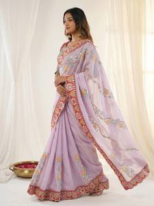 Sari en soie Rangoli de la marque Designer Dori avec broderie à sequins, accompagné d'un chemisier en soie Banglory mono entièrement brodé. - Product Image 4
