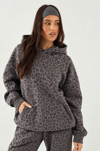 Sudadera con capucha de forro polar premium para mujer, con estampado de leopardo grafito, con cordón y mangas largas, ideal para invierno. - Product Image 3