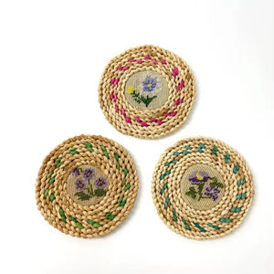 Hermoso Posavasos de Ratán de Diseño para Ocasiones Especiales, Servicio de Té y Café, Decoración de Mesa para Invitados y Protección de Mesa de Comedor - Product Image 1