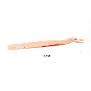 Pinzas de Acero Inoxidable Doradas con Punta Inclinada al Mejor Precio al por Mayor, Pinzas para Pestañas con Peine de Marca Privada Personalizadas para Mujer - Product Image 3