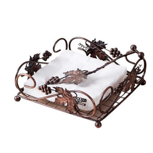 Porte-serviettes en cuivre antique avec motif de vigne et de feuilles pour une décoration coordonnée, disponible au prix de gros - Product Image 1