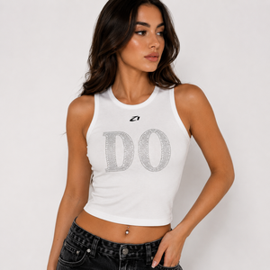 Camiseta sin mangas blanca acanalada con pedrería y estampado gráfico, ajuste ceñido, estilo urbano, moda casual para mujer, producción OEM al por mayor - Product Image 1
