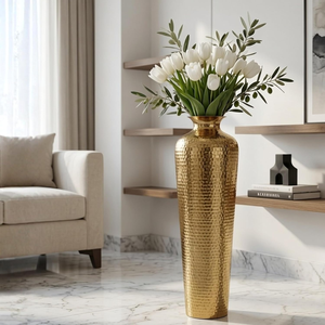Vase de sol artisanal en métal doré avec texture martelée, décoration florale pour espaces de vie de luxe - Product Image 5