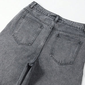 Pantalones Cortos de Mezclilla para Hombre con Pedrería y Dobladillo Deshilachado, Estilo Urbano, Colección Primavera-Verano - Product Image 4