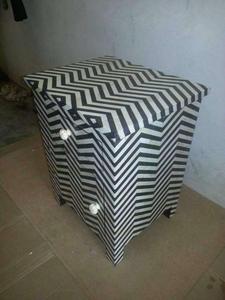 Table à tiroirs en os incrusté de la marque ILAHI, design moderne, détails en agate, rangement à trois niveaux, meuble portable pour la maison - Product Image 2