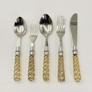 Ensemble de couverts en acier inoxydable poli miroir de style unique, 5 pièces avec manche doré, ensemble de couverts miroir pour mariage - Product Image 3