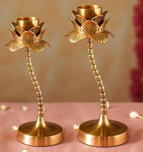 Candelabro floral dorado, decoración del hogar de metal, redondo, duradero - Product Image 1